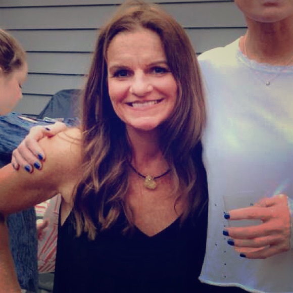 Meet your Posher, Amanda - Picture 1 of 3